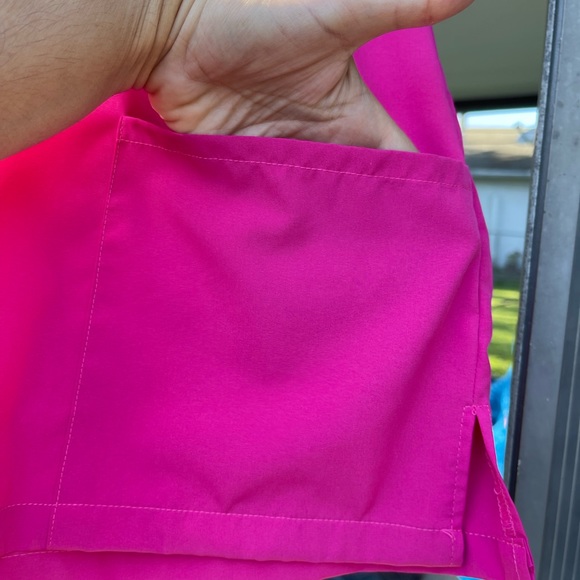 Pink Joe Boxer Scrub top in Size Medium in Great Condition - Picture 5 of 12